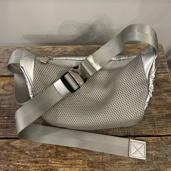 Caraa Small Sling Bag/ Fanny Pack - Picture 2 of 6